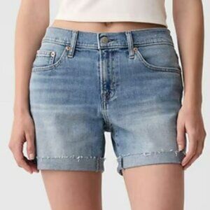 Gap 5 inch Mid Rise Girlfriend Shorts